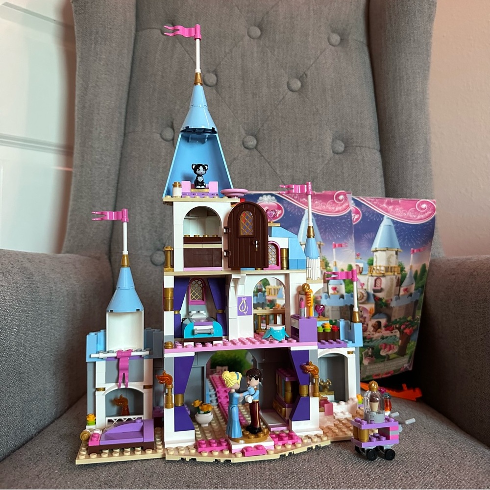 LEGO Disney Princess Cinderella Enchanted Castle Set - Blue and Pink - 41055 - Picture 3 of 14